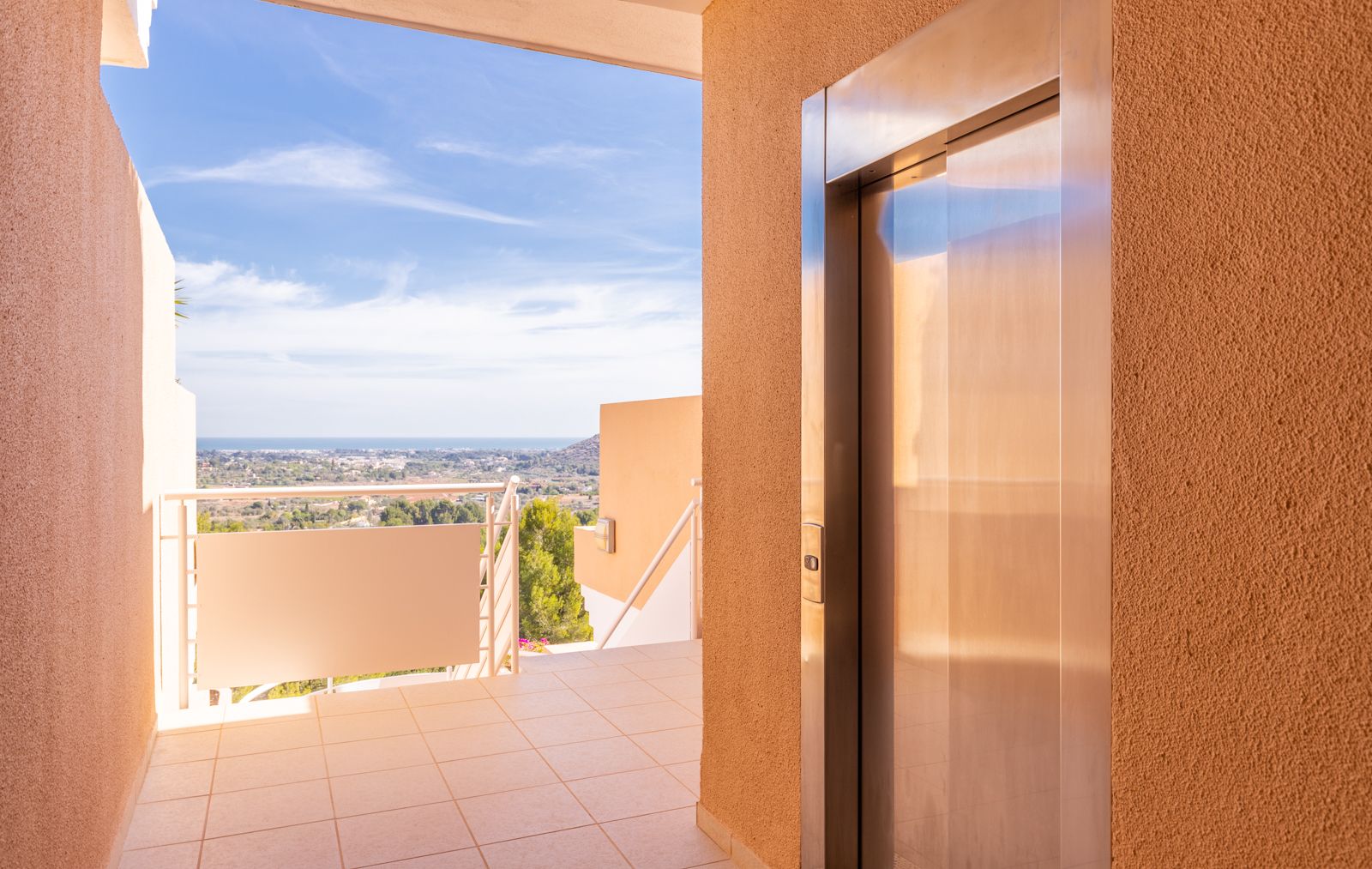 Apartment with sea views in La Sella Golf